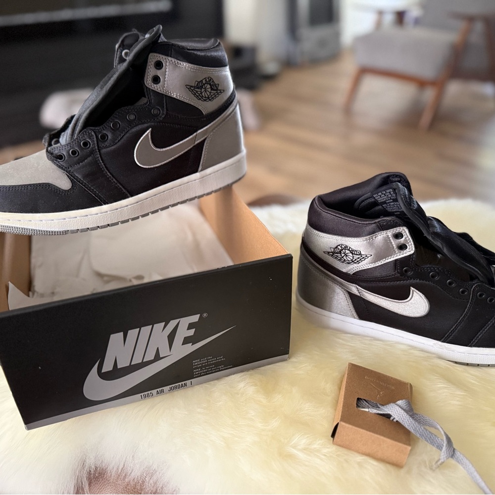 Nike Air Jordan 1 Mid - Black & Silver Accents